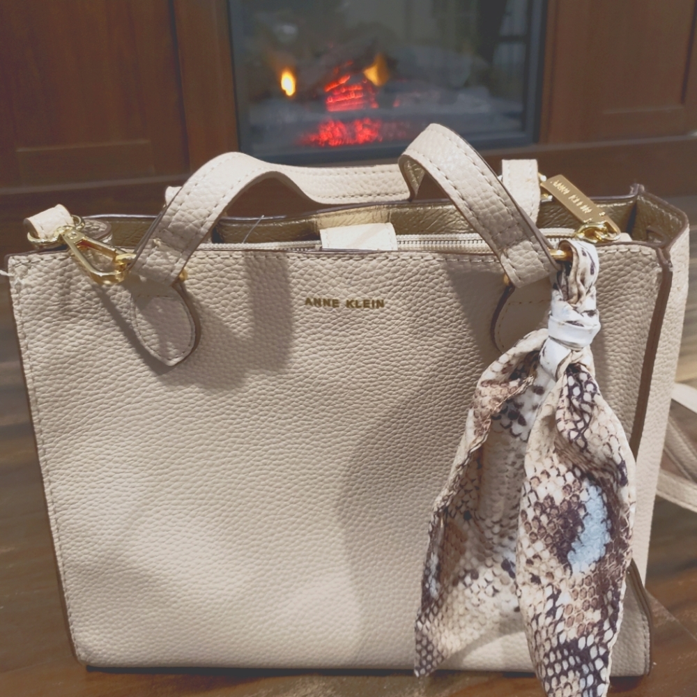 Anne Klein bag beige and gold interior